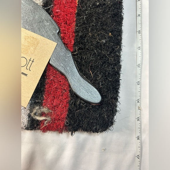 Heavy Duty Coir Doormat w/ Metallic Hockey Player - Picture 6 of 13